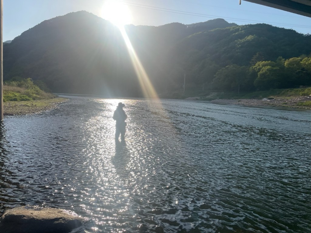 해질녘 금강 쏘가리 낚시